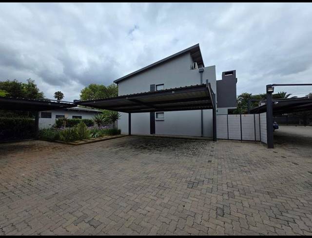 2 BEDROOM APARTMENT FOR SALE IN MENLO PARK